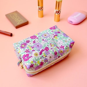Mini pochette boxy - Library of London, trousse à fermeture éclair, trousse de maquillage, pochette format voyage, fournitures scolaires, trousse de toilette