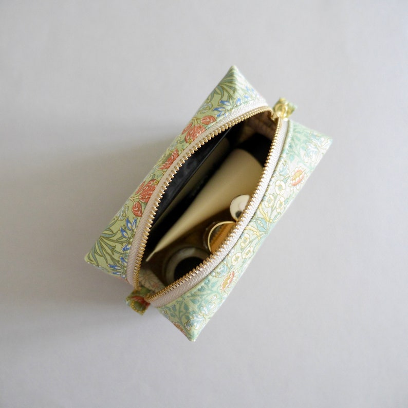 Made-to-order: Boxy Pouch William Morris Moda Vintage Green, Cosmetic Pouch, Small Zipper Pouch, Toiletry Bag, Makeup Bag, Cord Organizer image 2