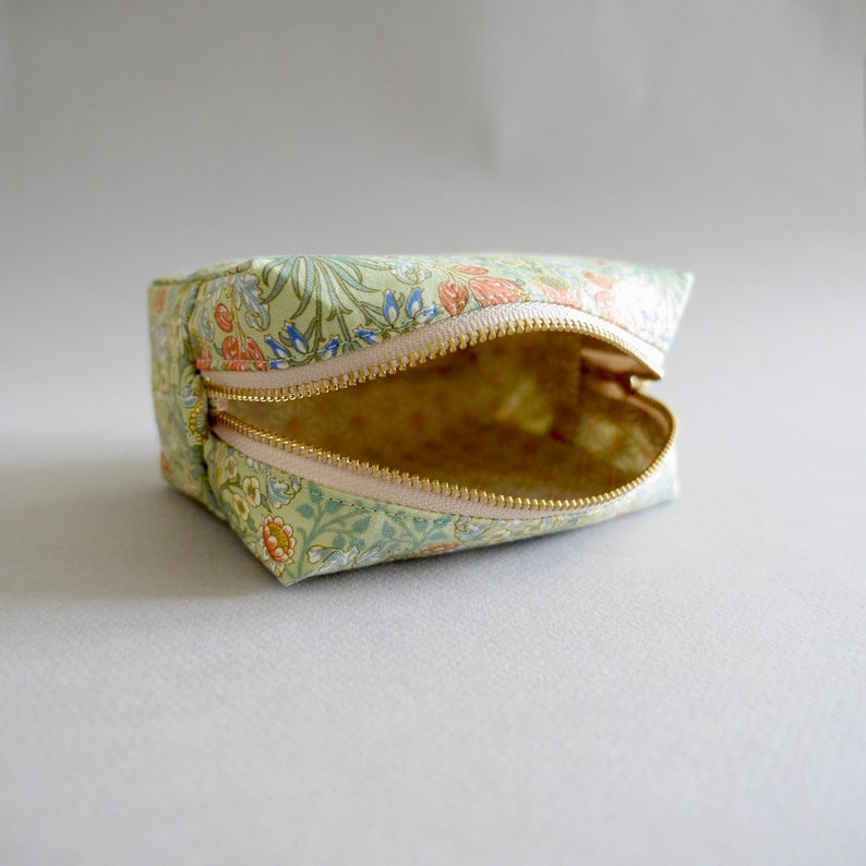 Made-to-order: Boxy Pouch William Morris Moda Vintage Green, Cosmetic Pouch, Small Zipper Pouch, Toiletry Bag, Makeup Bag, Cord Organizer image 5