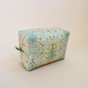 Made-to-order: Boxy Pouch William Morris Moda Vintage Green, Cosmetic Pouch, Small Zipper Pouch, Toiletry Bag, Makeup Bag, Cord Organizer image 1