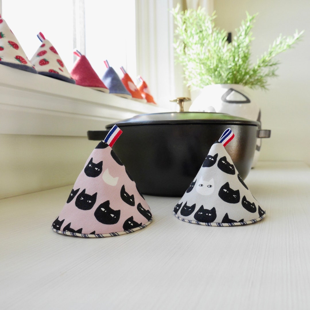 Set of 2 Pot Holders Gray and Pink Cat, Cast Iron Lid Holder, Cast Iron ...