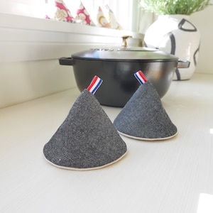 Set of 2 Black Pot Holders | Heat Resistant Oven Mitts for STAUB Cast Iron Handles | Kitchen Gift for Male Teachers | Cast Iron Lid Holder