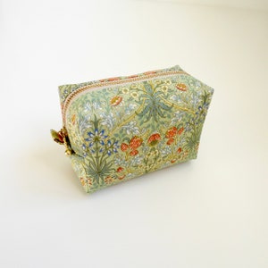 Made-to-order: Boxy Pouch William Morris Moda Vintage Green, Cosmetic Pouch, Small Zipper Pouch, Toiletry Bag, Makeup Bag, Cord Organizer image 7