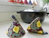 Set of 2 Pot Holders - Floral Print, Cast Iron Lid Holder, Le Creuset STAUB Pot Handle, Japanese Triangle Pot Holder, Gift for Cooks