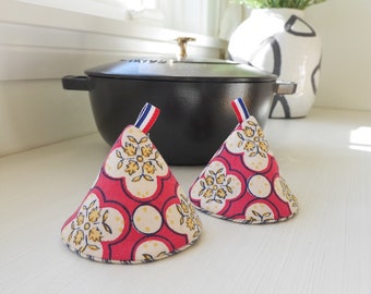 Set of 2 Denim Pot Holders with Flowers | Heat Resistant Oven Mitts for STAUB Pot Handles, Dutch Oven Lid Lifter | Kitchen Gift