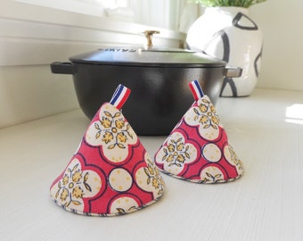 Made-to-order: Set of 2 Pot Holders, Cast Iron Lid Holder, Cast Iron Mitten, Hot Pads, Heat Resistant, Kitchen Gift