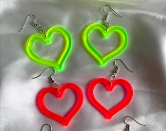 Mooie schattige grote neon hartoorbellen bungelen statement sieraden gewaagde y2k rave festivalaccessoires glow in the dark valentijnscadeau voor haar