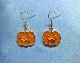 Mooie schattige kleine oranje of paarse pompoen Halloween sprankelende spookachtige oorbellen