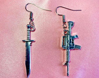 Vrij coole niet-overeenkomende metalen hangoorbellen - Alt punk goth emo esthetische grunge sieraden - Alternatieve statement oorbellen
