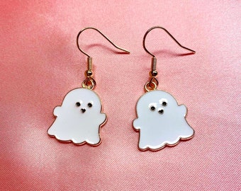 Vrij schattig klein hangend wit spook Halloween spookachtige gouden oorbellen