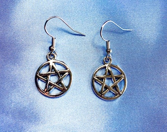 Vrij coole hekserij zilveren metalen oorbellen, pentagram ster emo grunge alternatieve gothic esthetiek, cadeau voor haar, statement oorbellen bungelen