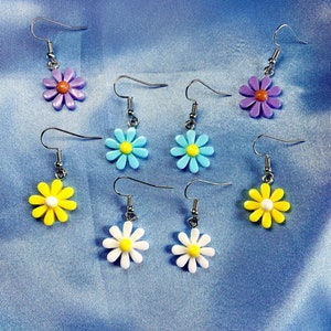 Pretty cute daisy flower earrings