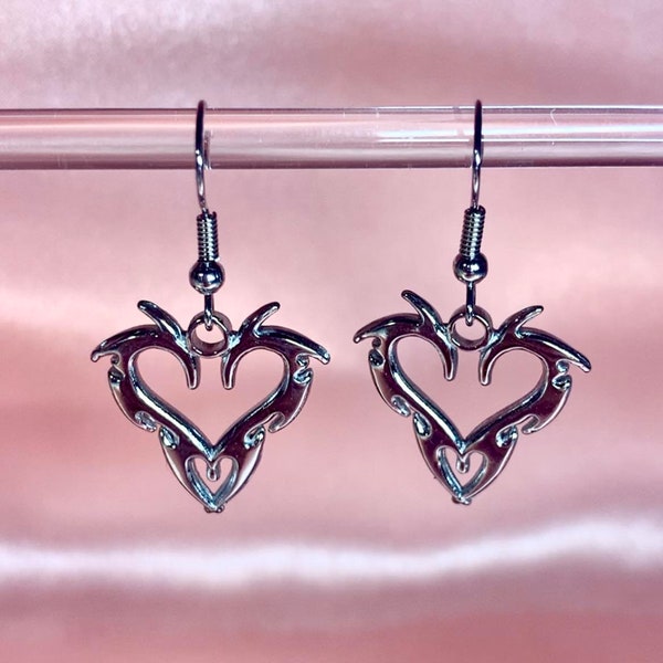 Pretty cool alternative goth grunge emo aesthetic metal heart shape earrings