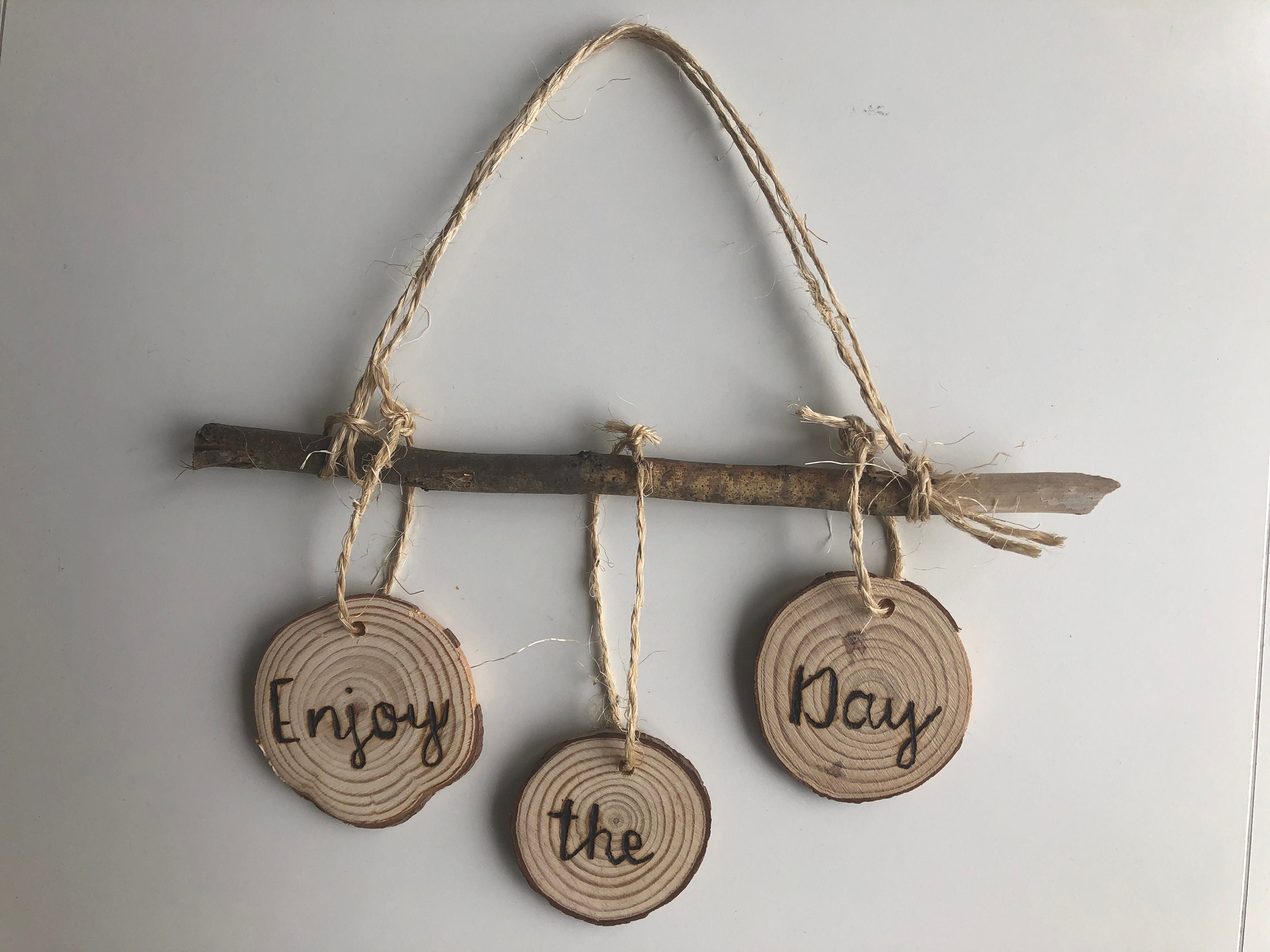 Décoration Bohème en Rondins de Bois Enjoy The Day