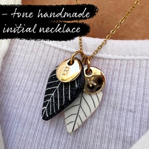 Collar inicial bicolor personalizado para mejores amigas, mamás, hermanas, abuela, gemelas, mujeres