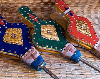 Vintage-Blasenbalg im marokkanischen Stil. Zur Verwendung in der Metallurgie und im Handwerk sowie als schöner Blasebalg für jedes Feuer. Marokkanischer Feuerbläser