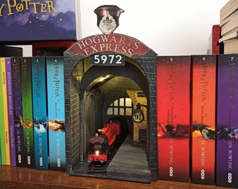 Hogwarts Express Book Nook | Harry Potter Inspired | Hogwarts Express Diorama