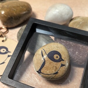 Regalo de guijarros artísticos, recuerdo de piedra natural de pingüino feliz, presente, roca conmovedora, adorno de madera colgante, tarjeta de felicitación, regalo para él/ella