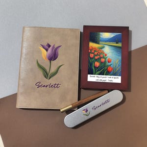 Cadre imprimé tulipe au bord de l'eau, coffret cadeau de voeux personnalisé, journal en cuir, stylo en bois, cadeau unique pour elle, famille, cadeau de bureau
