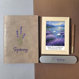 Cadre imprimé cygne lavande, boîte-cadeau de voeux personnalisée, journal en cuir, stylo en bois, cadeau unique pour collègues, amis, famille