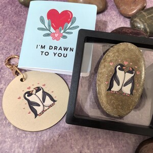 Nature's Love Note – Pietra artistica unica a forma di pinguino con ornamento appeso, biglietto di auguri, ricordo per anniversario, regalo di compleanno