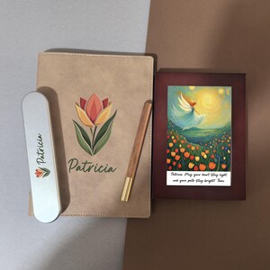 Personalisierter Tulpenfee-Wunderschöner Druck-Rahmen-Geschenkset | Personalisierbar Leder Journal | Holzstift | Ausgefallenes Geschenk für Sie