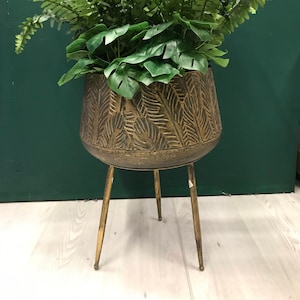 Large Bronze Leaf Embossed Planter. Beautiful Tripod Standing Planter. Indoor Bronze Effect/Aged/Distressed Planter