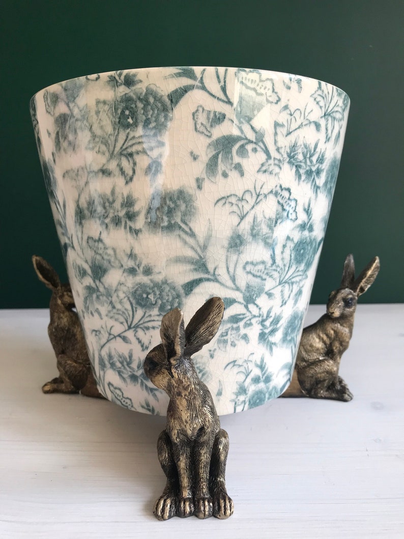 Decorative Hare Pot Feet/Stand. Set of 3 Aged Effect Hare Plant Pot Risers. Indoor/Outdoor image 2