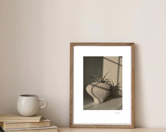 Poster fotografico con estetica neutra, arte murale minimalista in stile neutro, regali per la casa con decorazioni nei toni del beige.