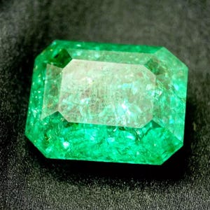 Untreated GIE Certified Flawless 26 Ct Natural Emerald Colombia Loose Gemstone With nice gift