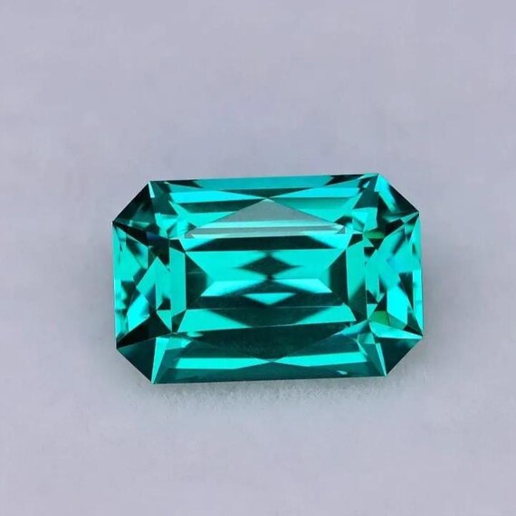 10パライバトルマリン、ベキリーブルー、19エメラルド、1ドラゴンガーネット 10パライバトルマリン、ベキリーブルー、19エメラルド、1ドラゴン