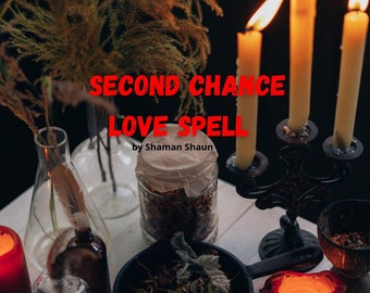 以下が含まれることがあります： 「SECOND CHANCE LOVE SPELL by Shaman Shaun」のテキストが入った、神秘的な静物画。 燃えるろうそく、ガラス瓶、ハーブの入った小さな鍋、紙の蓋が付いた瓶が写っており、神秘的な雰囲気を醸し出しています。