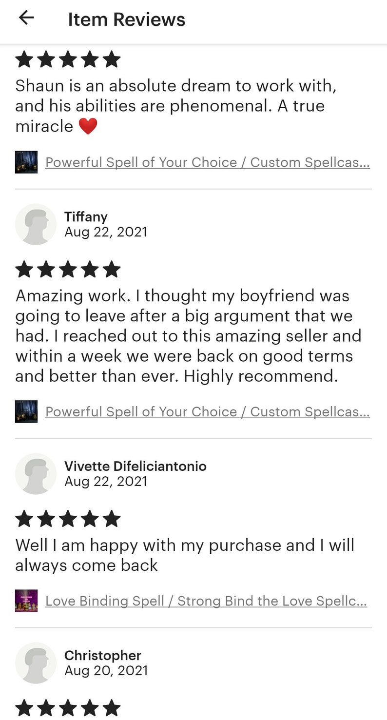 Pu&ograve; includere: Screenshot delle recensioni degli articoli Etsy. I clienti hanno dato al prodotto una valutazione a 5 stelle. Le recensioni menzionano le capacit&agrave; del venditore e la soddisfazione del cliente. Le recensioni sono datate agosto 2021.