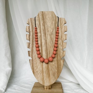 Collier maman moderne en silicone rose corail moucheté | Collier d&#39;allaitement | Collier d&#39;allaitement | Collier violon
