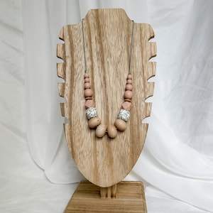 Collier moderne maman en silicone rose poudré, olive botanique et bois de hêtre | Collier d&#39;allaitement | Collier d&#39;allaitement | Collier violon
