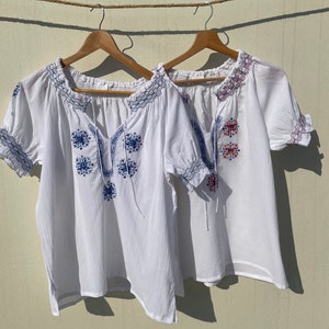 Geborduurde damesblouse