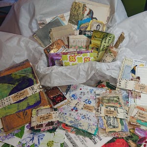 Material/materiales para diarios basura CAJA DEL TESORO, grupos, puntos para escribir, papel/botones antiguos, cuentas, tela, regalo para quienes escriben diarios basura o hacen manualidades