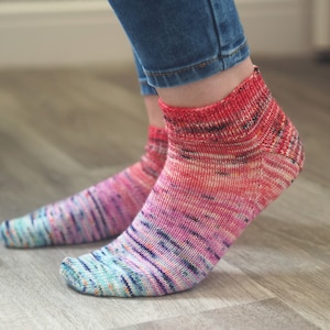 Scrapix - Knitting Pattern (Digital format - PDF) - Toe-up sock with helical knitting tutorial