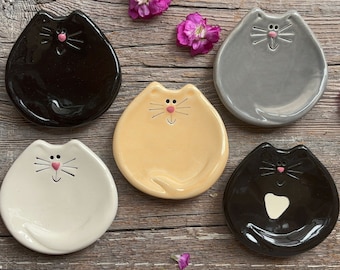 Happy cat dish colors- solid black cat, gray cat, yellow cat, white cat. They can be used as tea bag holders, spoon rests or ring dishes.