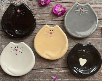 Happy cat dish colors- solid black cat, gray cat, yellow cat, white cat. They can be used as tea bag holders, spoon rests or ring dishes.