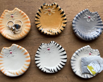 Ceramic tiger cat dishes can be a tea bag holder, spoon rest or soap dish. These happy tabby cats are adorable cat lover and cat mom gifts.