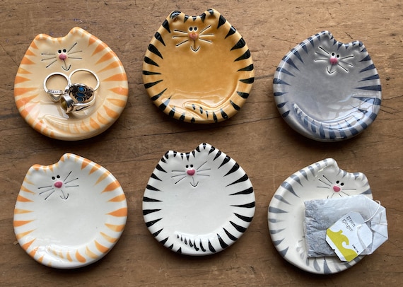 Ceramic tiger cat dishes can be a tea bag holder, spoon rest or soap dish. These happy tabby cats are adorable cat lover and cat mom gifts.