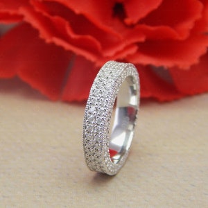 Runder Moissanite Micro Pave Ehering, Volle Ewigkeit zweireihig Frauen Band, 925 Sterling Silber passendes Band, Jahrestagsgeschenk für Frauen