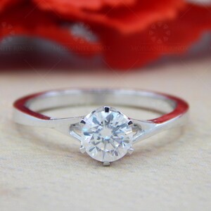 Round Cut Moissanite Engagement Ring, Silver Solitaire Ring, 14K White Gold Wedding Ring, Split Shank Diamond Ring, Perfect Anniversary Gift