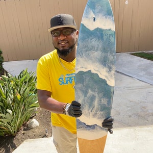 Handcrafted Ocean Resin Longboard Skateboard Wall Decor - Coastal Elegance for Your Home!