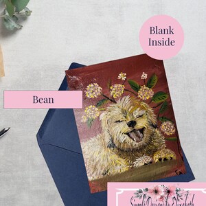 Pequeno cachorro marrom sorridente - Cartão de felicitações - Fundo floral vermelho - Cartão em branco - Colagem de impressão de parede - Arte funcional - Feijão