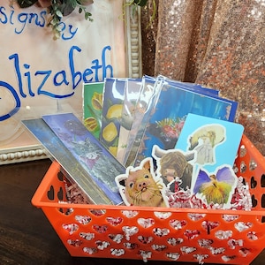 Buchliebhaber künstlerisches Geschenkpaket - verschiedene Karten, Notizbuch, Lesezeichen und Aufkleber - einzigartiges maßgeschneidertes Geschenk