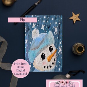 Pip - Biglietto d'auguri digitale stampabile con un piccolo pupazzo di neve con un cappello invernale blu - Fiocchi di neve nell'aria - Arte originale - Parete collage
