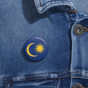 Malaysia Pin Button Malaysian International Pin Malaysia Travel Gift Malaysian Holiday Party Malaysian Decor Malaysia Shirt and Accessories
