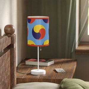 Korea Tischlampenständer Blau, Korea Lampenschirm und Stahlständer, Traditionelles Taegeuk Symbol, koreanische Tischlampe für USA und Kanada-Stecker, Korea